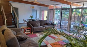Brisbane 1960s Pool House - hosted bed and breakfast - Image 3