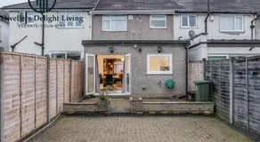 Dwellers Delight Living Ltd Serviced Accommodation Fabulous House 3 Bedroom, Hainault Prime Location ,Greater London with Parking & Wifi, 2 bathroom, Garden - Image 4