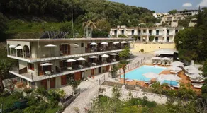 Bella Vista Hotel Studios & Apartments - Image 2