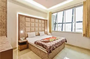 Holiday Aapke liye V Hotel - Image 2