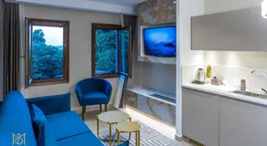 Moustheni Blue Guest House - Image 2