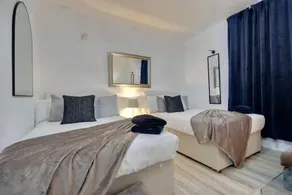 Aylward queen street apartments S14 near city centre and Gunwharf Quays - Image 5