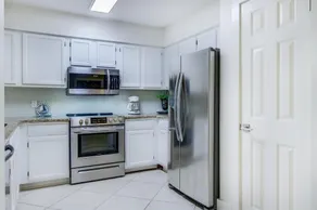 2 C, Three Bedroom Townhome - Image 3