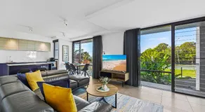 Elysee Beachside Apartments Alexandra Headland - Image 2