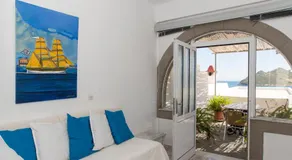 Captain Manos Studio Apartments - Image 2