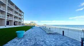 Sunny Beachfront Studio Steps from the Beach - Image 3