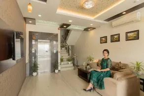 FabHotel Signature Inn - Image 2