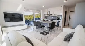 Villa Ive by Belmont Realty - Image 2