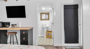Private Studio Cabin steps from Calle 8 - Image 2