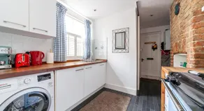 Charming and Spacious 1 BR flat in Battersea - Image 3