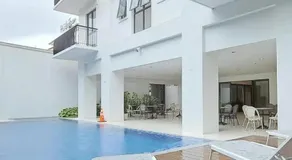 Debbie's Modern 1 BR Condo Unit - Image 3