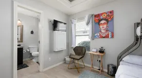 Stylish Furnished 2Bd 2Ba Apartment with Wifi Close to Shopping and Entertainment in McAllen Month to month contract on long term stays - Image 5