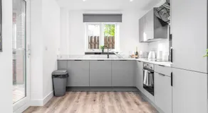 Stylish 2 Bedroom Apartment - Balcony - Parking - Netflix 3MC - Image 4