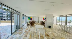 Apartamento com varanda e vista para o mar, em frente à praia de Caiobá - Image 4