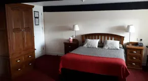 Waterside Guesthouse - Image 2