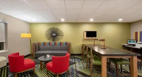 Holiday Inn Express Hotel & Suites Columbus by IHG - Image 4