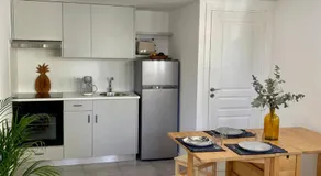 Appartement rénové - Chambre double - Parking - Climatisation - 10 min de la plage - Image 3