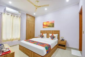 FabHotel AR Prime - Near Emaar Palm Heights - Image 2