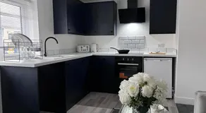 2 Bed apartment Sleeps 3 -Smart Tv -Private garden - Image 3