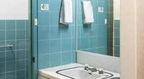 Red Carpet Motel - Image 5