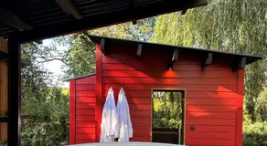 Cabanes avec jacuzzi les pieds dans la vignes - Image 4