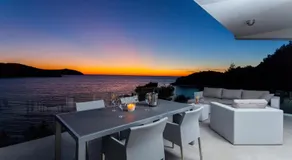 Style and Sea - Image 5