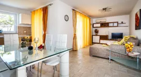 Mare & Mons Seafront Apartments - Image 2