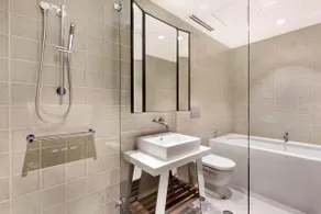 Darling Harbour Luxury Waterview 2B Apartment - Image 5