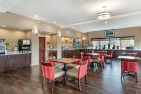 Comfort Suites  Pell CIty near Logan Martin Lake - Image 5
