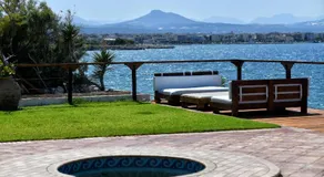 Luxurious Villa by the sea - Image 4