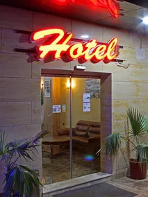 LB Suites Hotel - Image 5