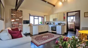 Zoe's Cottage with Alpaca's and 7 mins drive to Alton Towers - Image 2