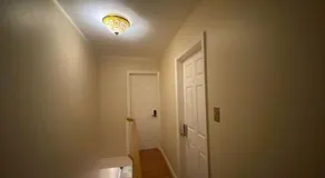 Historic Townhouse Oasis with En-suite Bathroom - Image 5