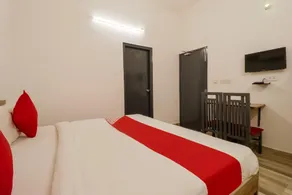 New Abhinandan Hotel by OYO Rooms - Image 2