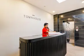 Super OYO Townhouse 325 South Tukoganj - Image 2