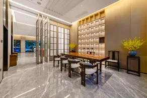 Lakeside Hotel - Image 2