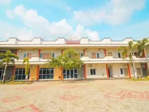 OYO 1653 Fajar Residence - Image 4