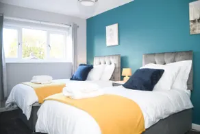2ndHomeStays- Willenhall-A Serene 3 Bed House with a Garden View-Suitable for Contractors and Families-Sleeps 9 - 7 mins to J10 M6 and 21 mins to Birmingham - Image 3