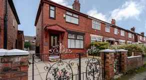 Spacious 4 bed Ideal for Business & Long Term Stays, Free Parking - Image 3