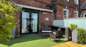 Chandlers Bar and Rooms - Image 4