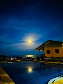 Seaview Moonrise Café - Image 2
