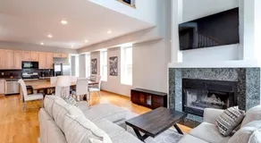 Stunning 2 Floor Penthouse Downtown - Image 2