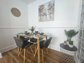 St Albans City Stays - Near Luton Airport - St Albans Abbey & City Train station - Close to London- Harry Potter World - The Odyssey Cinema - Abbey Cathedral- Contractors I Business I Leisure- sleeps upto 6 people - Image 4