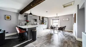 Cosy Apartment above Village Pub - Image 3