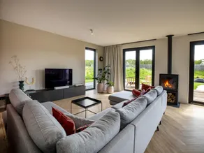 Beautiful villa with spacious garden - Image 2