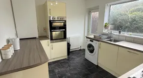 3 BR Contractor Stays Near HS2 Parking Wifi Tv - Image 3