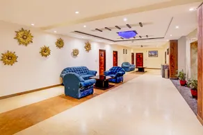 Super Townhouse Prince Chowk Near Railway Station Formerly Hotel Kolam - Image 3