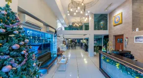 At Hua Lamphong Hotel - Image 4