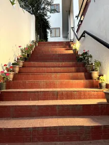 Peaceful 3BHK holiday home with Kitchen and Garden - Image 5