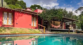 Casa na Granja Viana em frente à reserva ambiental - Image 3